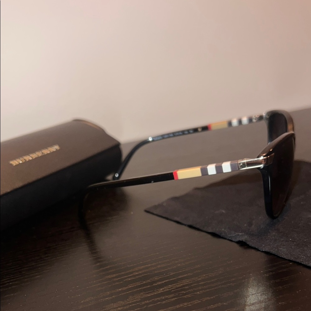 Burberry Black Sunglasses - Picture 4 of 12